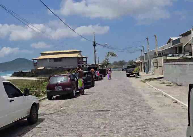 Pé na areia, refugio à beira mar no paraíso.